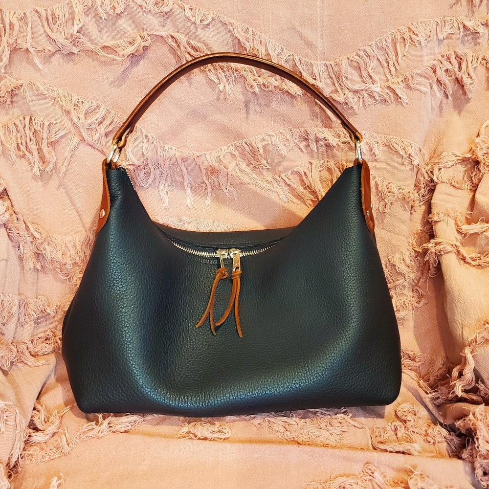 Black shoulder bag